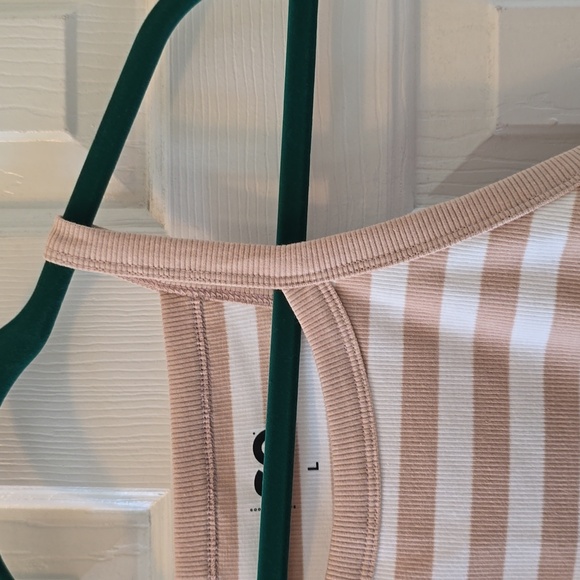 SO BRAND WOMENS JUNIOR SIZE TAN AND WHITE STRIPES TANK TOP SIZE LARGE - Picture 3 of 13